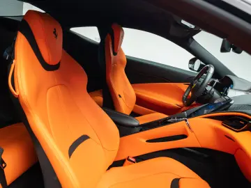 FERRARI ROMA DISPONIBIL IMEDIAT 10.000 KM