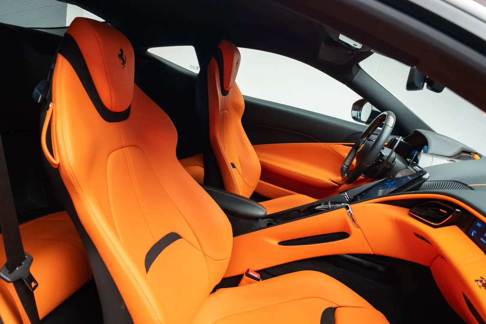 FERRARI ROMA DISPONIBIL IMEDIAT 10.000 KM