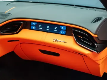 FERRARI ROMA DISPONIBIL IMEDIAT 10.000 KM