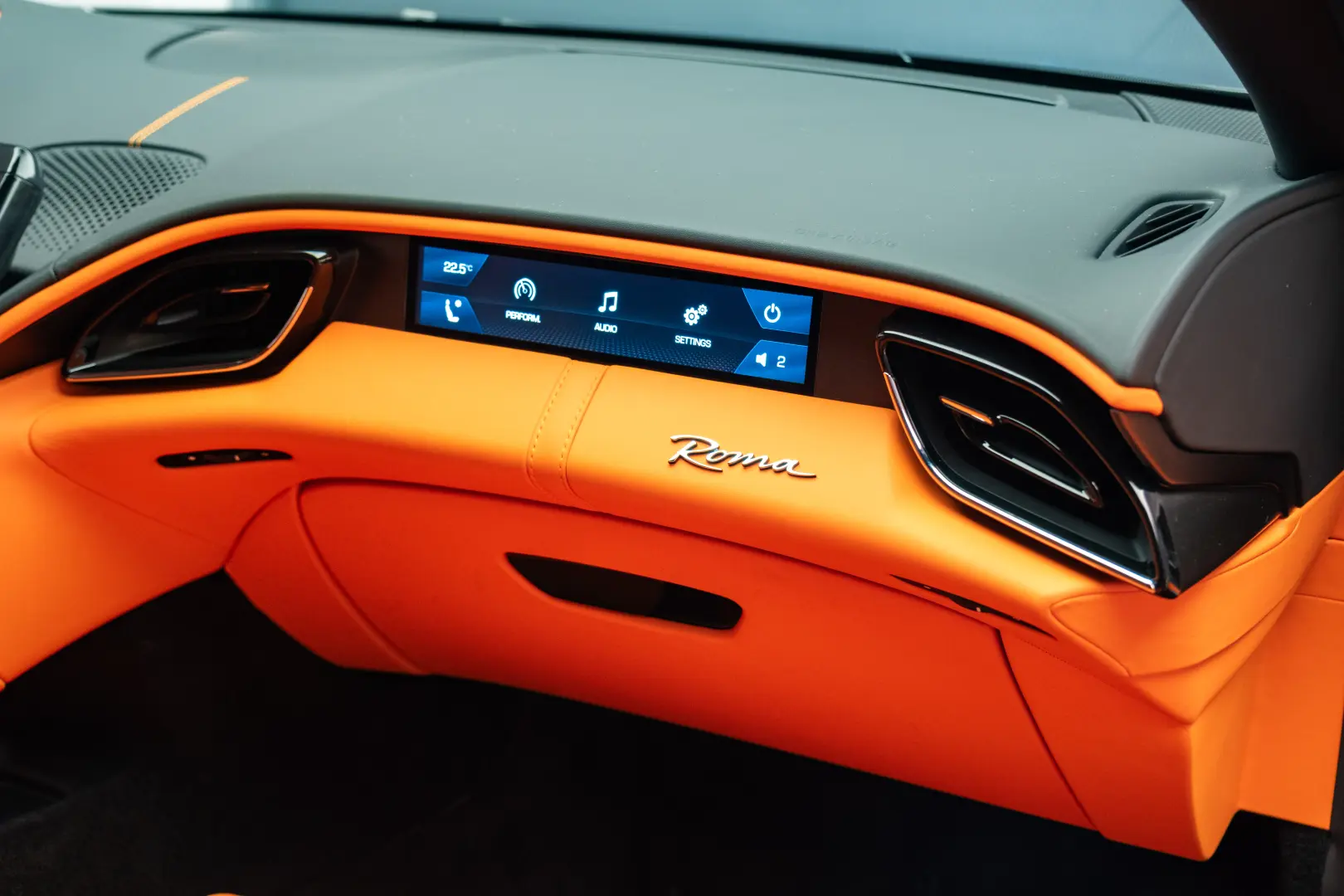 FERRARI ROMA DISPONIBIL IMEDIAT 10.000 KM