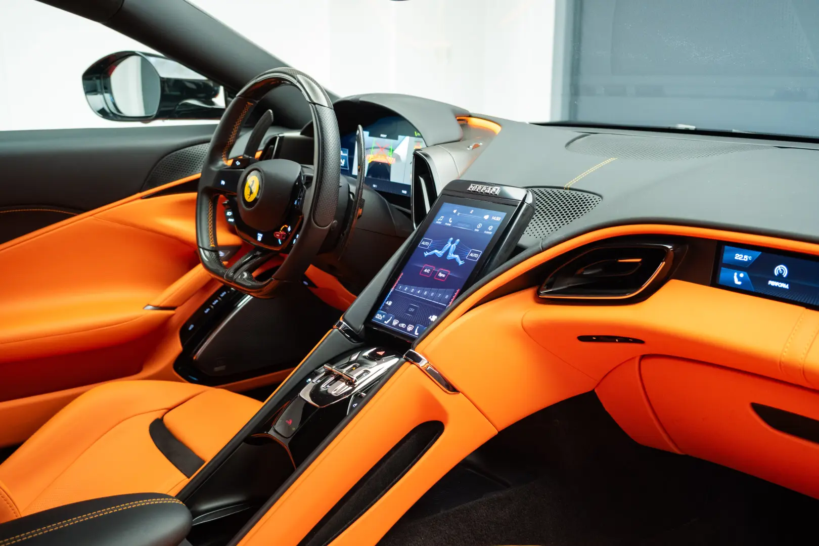 FERRARI ROMA DISPONIBIL IMEDIAT 10.000 KM