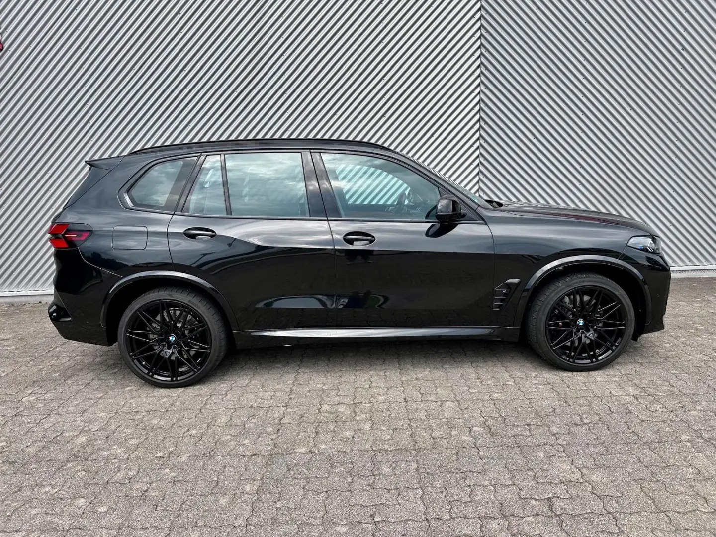 X5M Competition MY25 Pano B&W SportExh. Massage