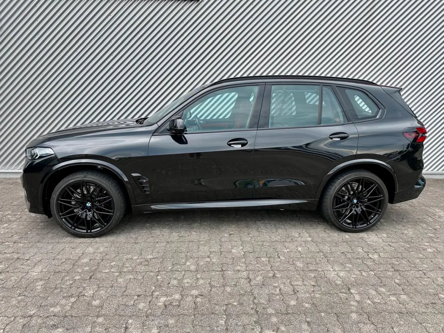 X5M Competition MY25 Pano B&W SportExh. Massage