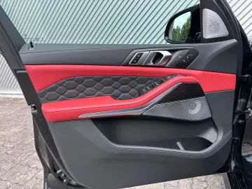 X5M Competition MY25 Pano B&W SportExh. Massage