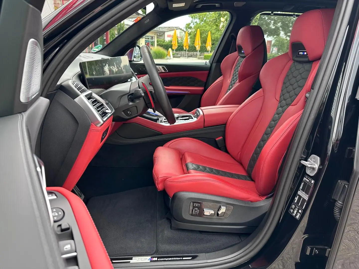 X5M Competition MY25 Pano B&W SportExh. Massage