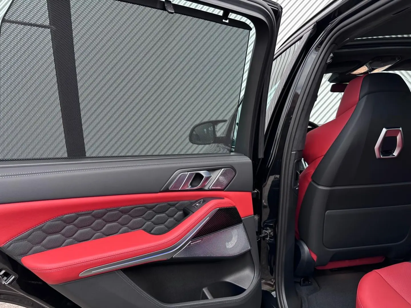 X5M Competition MY25 Pano B&W SportExh. Massage