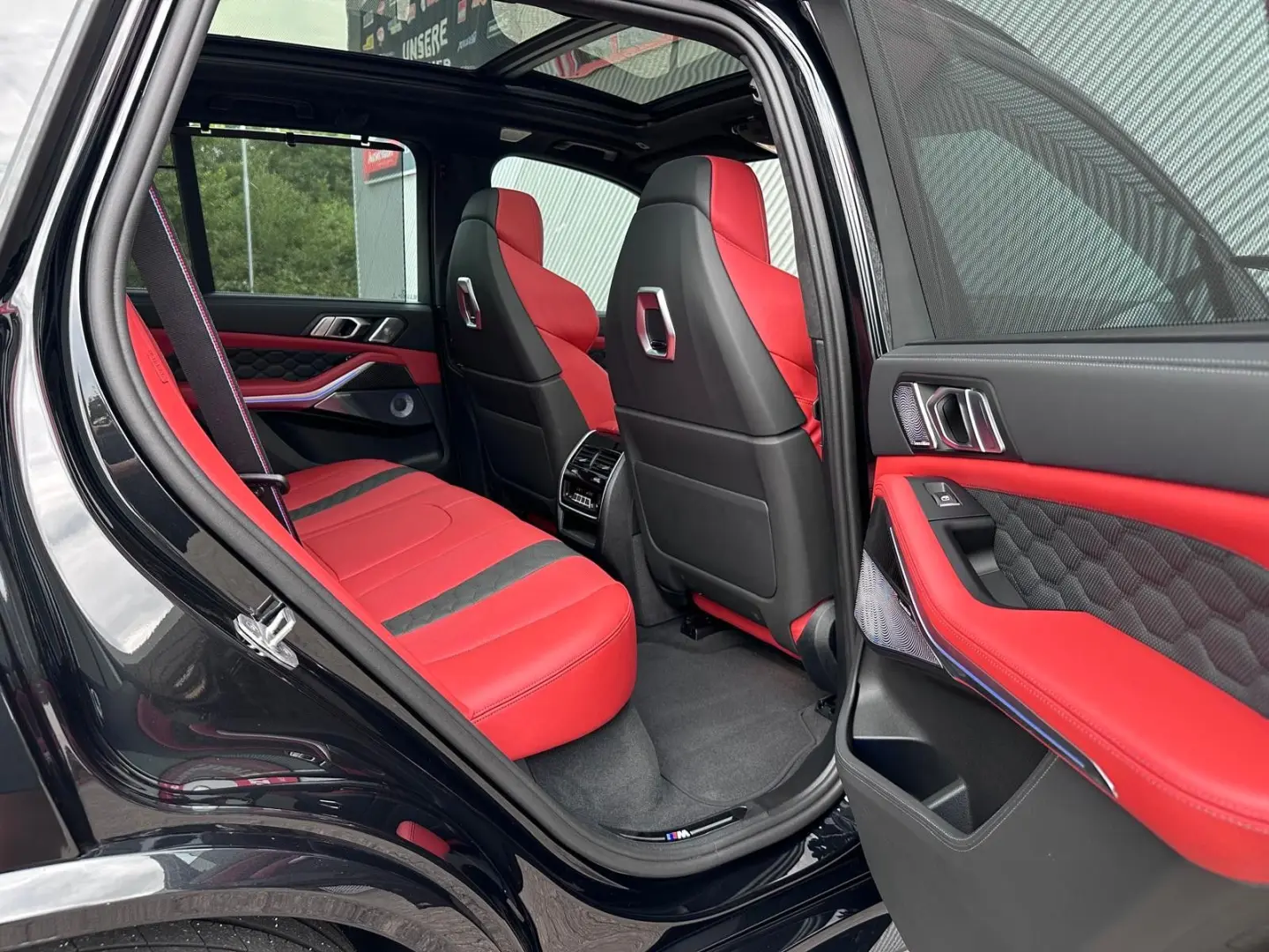 X5M Competition MY25 Pano B&W SportExh. Massage