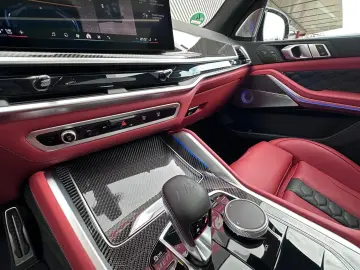 X5M Competition MY25 Pano B&W SportExh. Massage