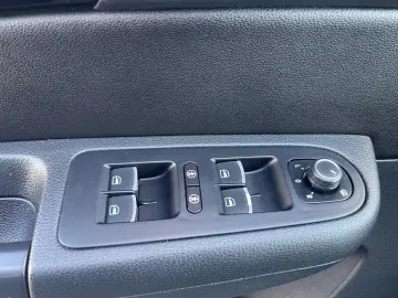 SHARAN 2.0TDI DSG 184 CP 7 LOCURI