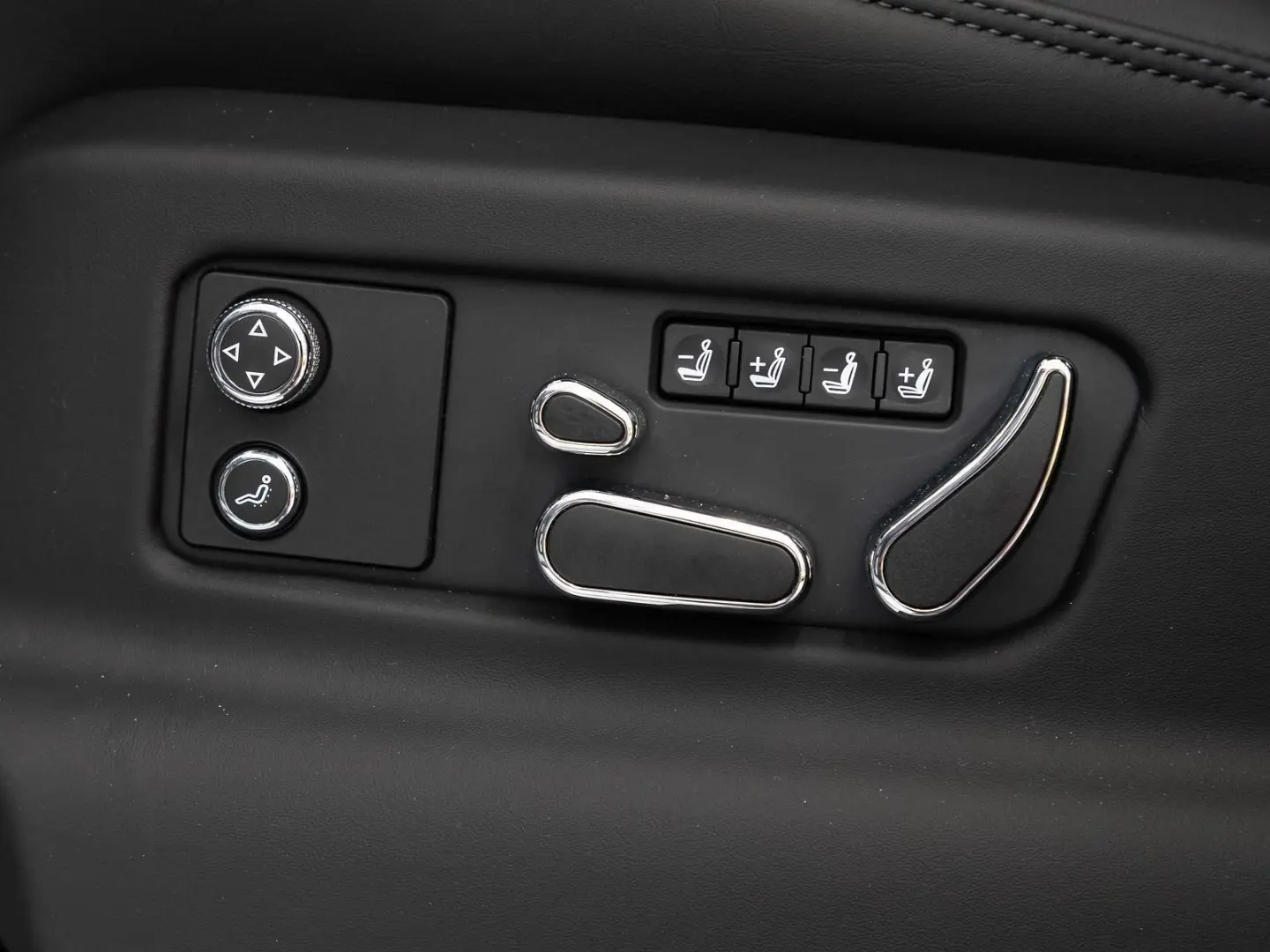 Bentayga V8 von BENTLEY MANNHEIM