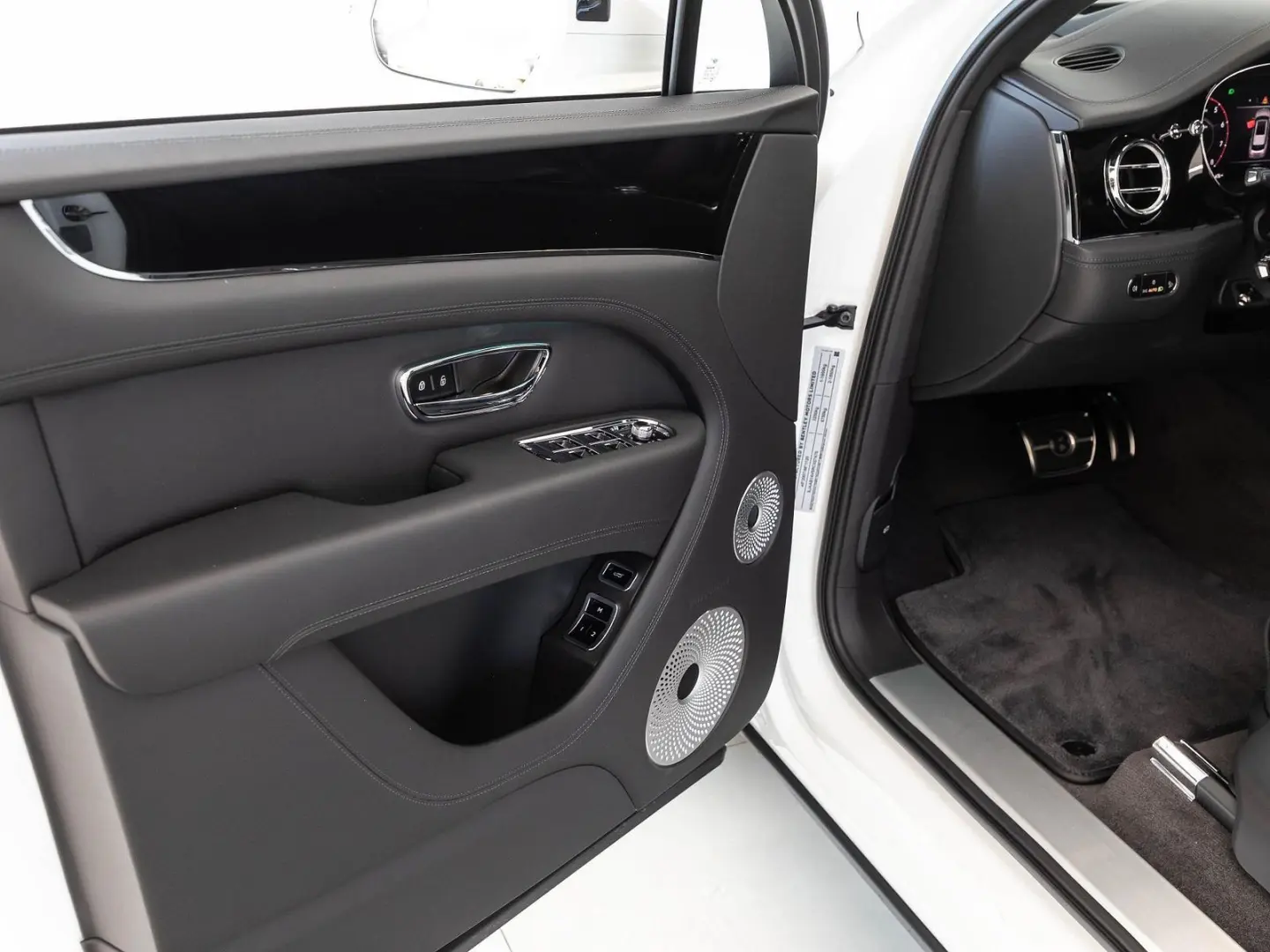 Bentayga V8 von BENTLEY MANNHEIM