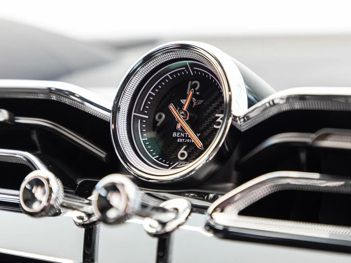 Bentayga V8 von BENTLEY MANNHEIM