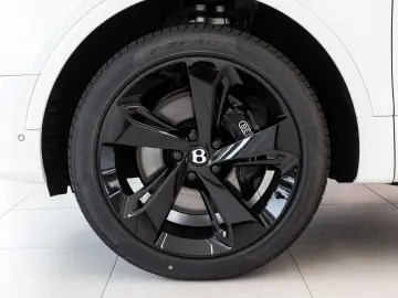 Bentayga V8 von BENTLEY MANNHEIM