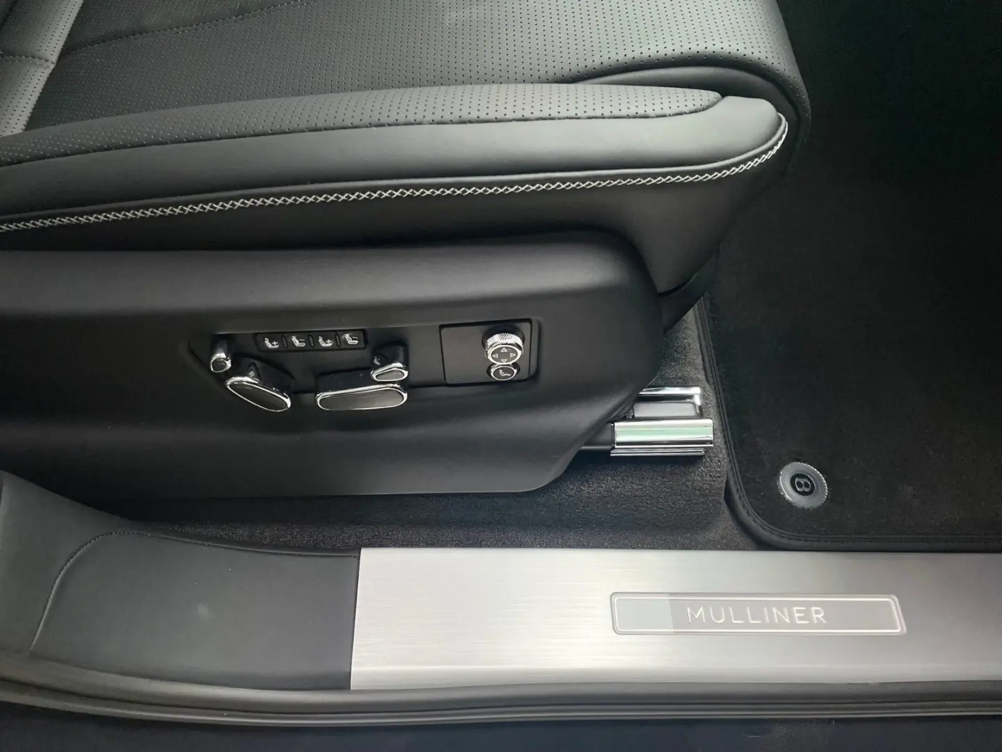 Bentayga EWB 4.0 Mulliner  - Naim Pano