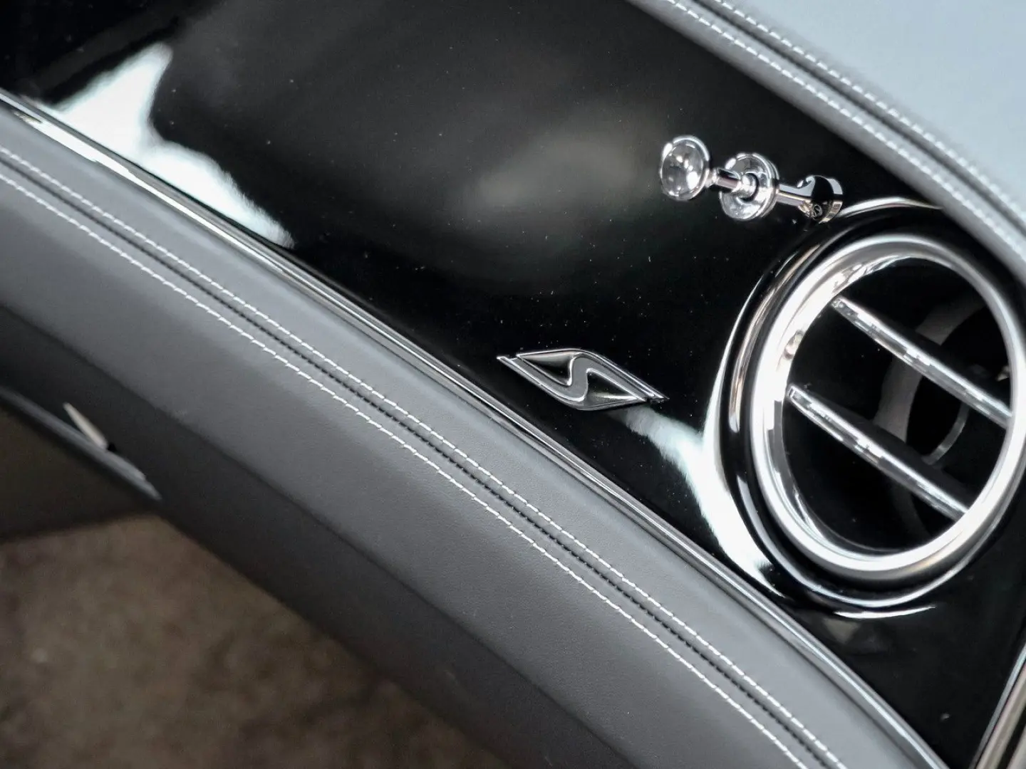 Bentley Flying Spur S V6 Hybrid 550hp