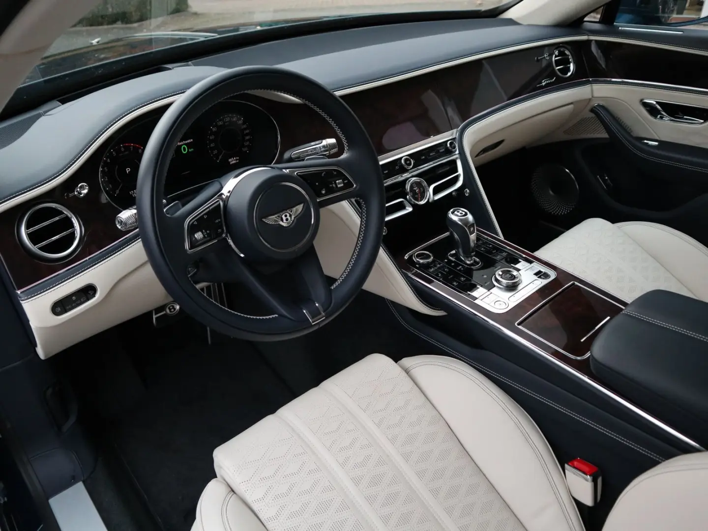 Flying Spur Speed V8 Hybrid  Rotating RSE