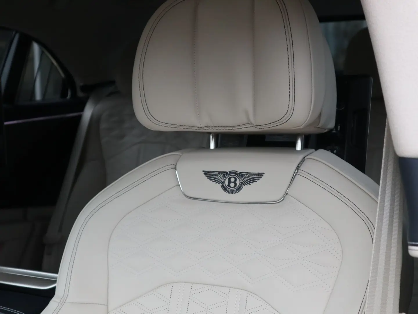 Flying Spur Speed V8 Hybrid  Rotating RSE