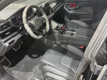 Urus 4.0 V8 PHEV SE - FAST VOLL