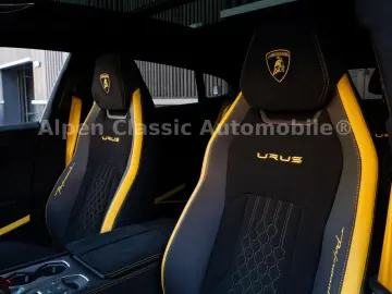 Urus Performante Massage  Panorama  B&O