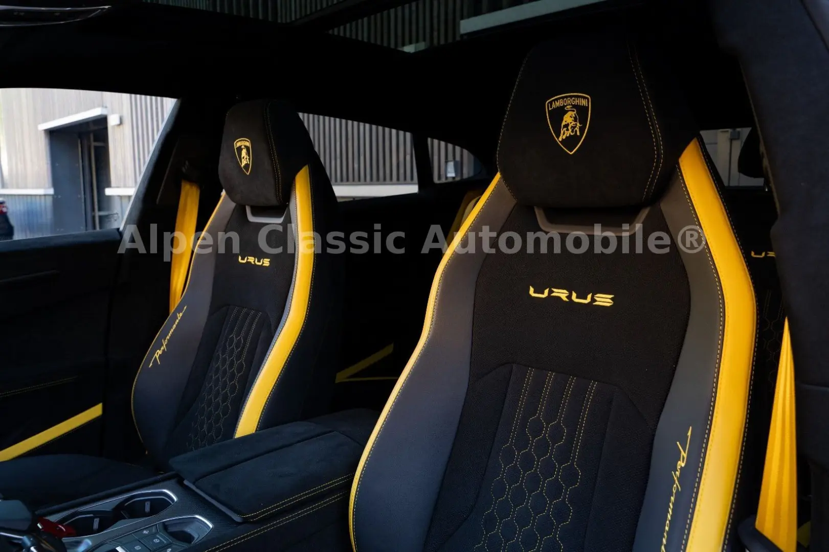 Urus Performante Massage  Panorama  B&O