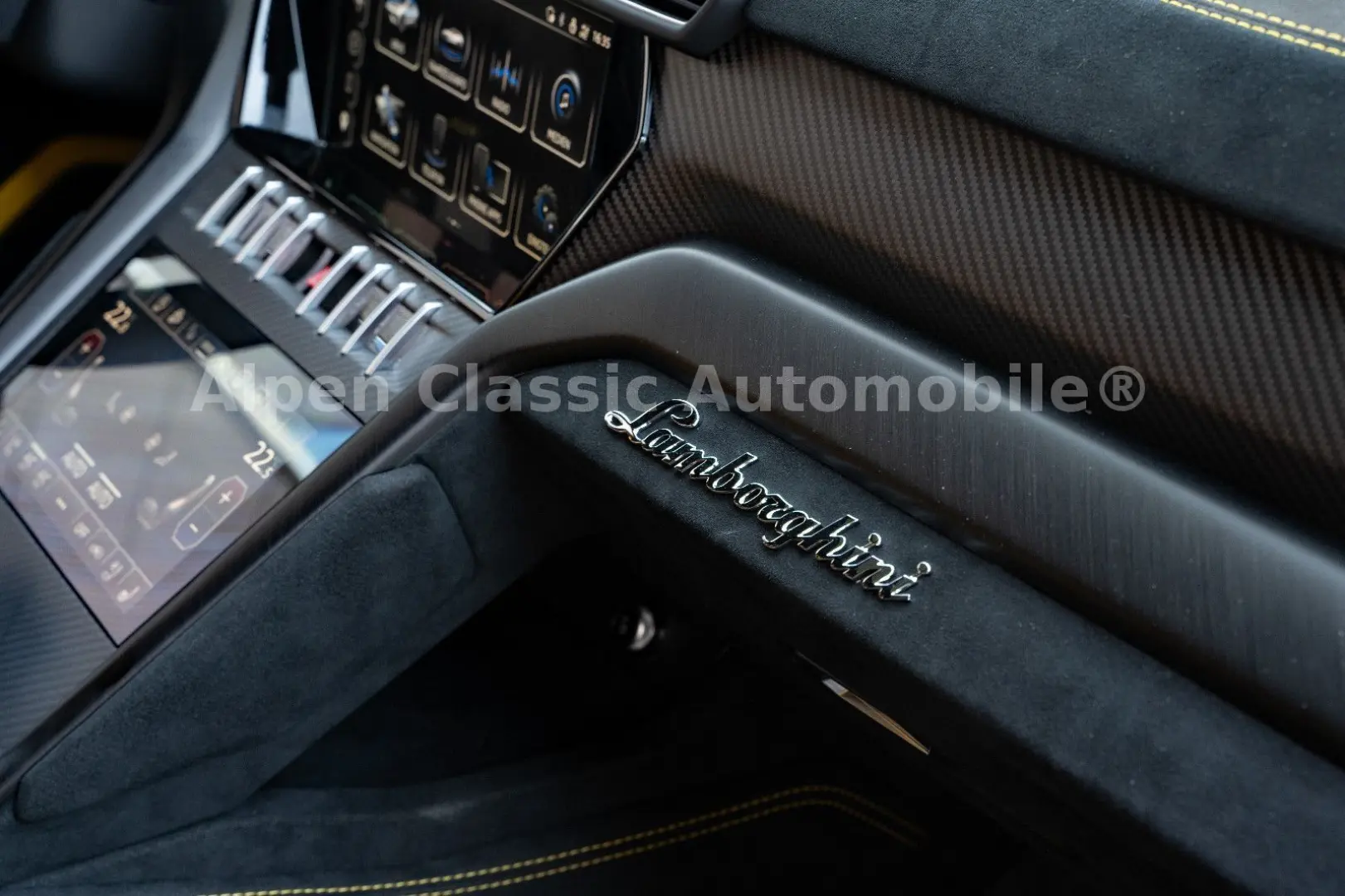 Urus Performante Massage  Panorama  B&O