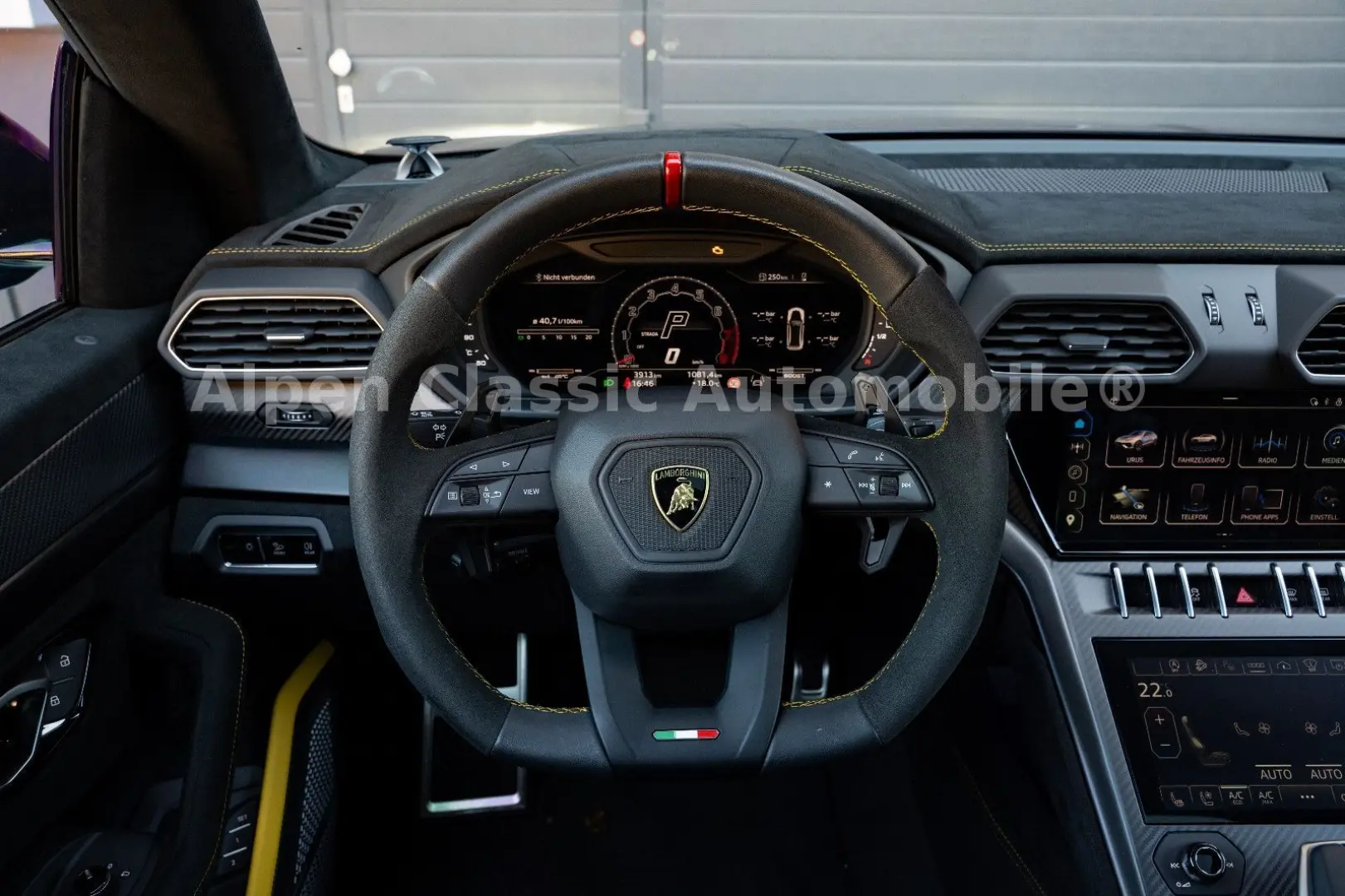 Urus Performante Massage  Panorama  B&O