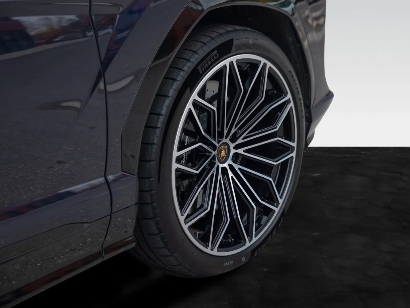 Urus SE   Viola Galaxias   Akrapovic   PPF