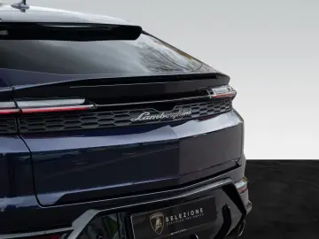 Urus SE   Viola Galaxias   Akrapovic   PPF