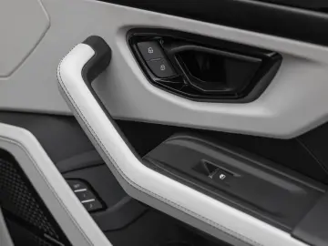 Urus SE   Viola Galaxias   Akrapovic   PPF