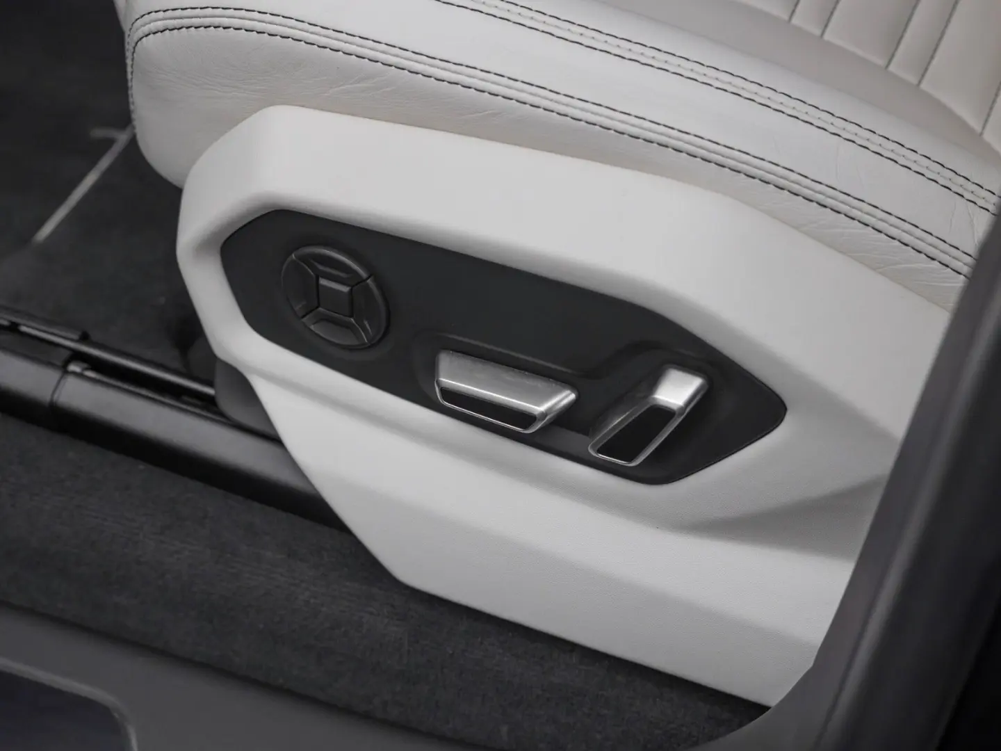 Urus SE   Viola Galaxias   Akrapovic   PPF