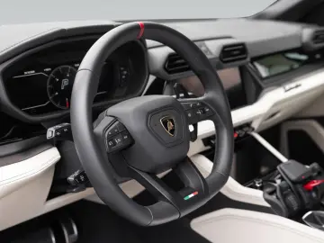 Urus SE   Viola Galaxias   Akrapovic   PPF