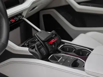 Urus SE   Viola Galaxias   Akrapovic   PPF