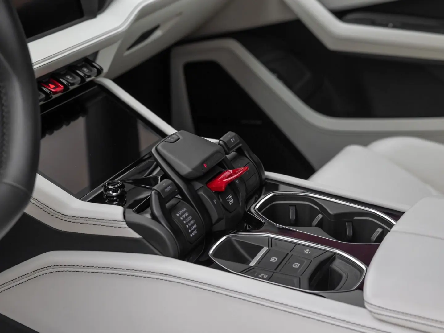 Urus SE   Viola Galaxias   Akrapovic   PPF