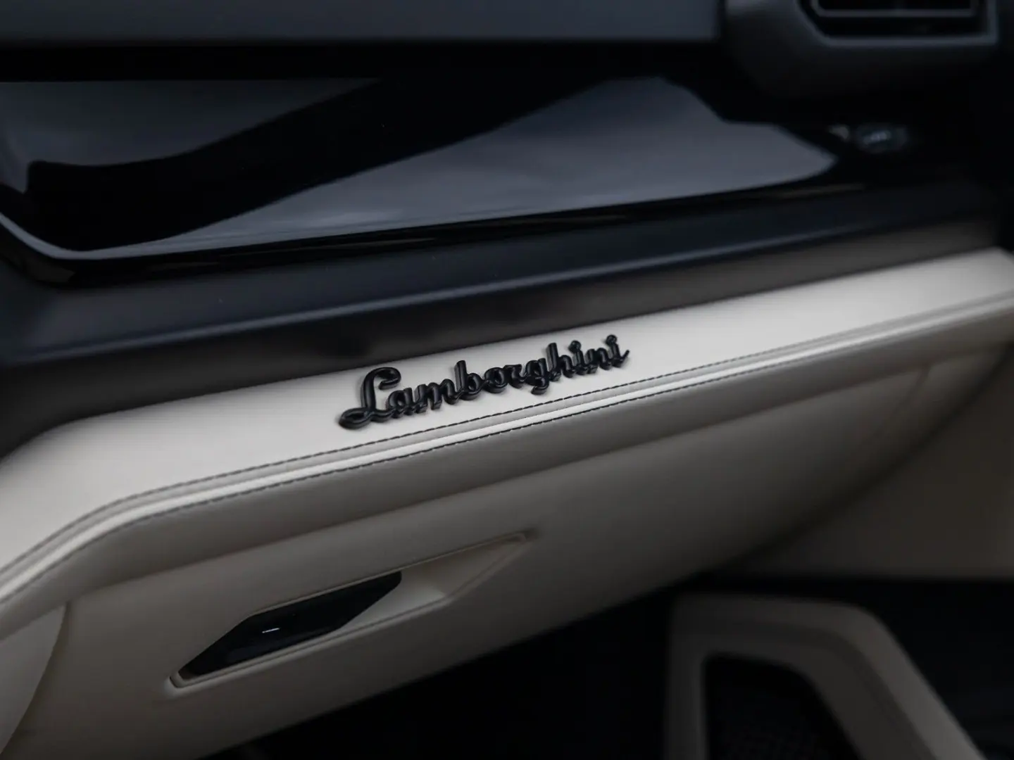 Urus SE   Viola Galaxias   Akrapovic   PPF