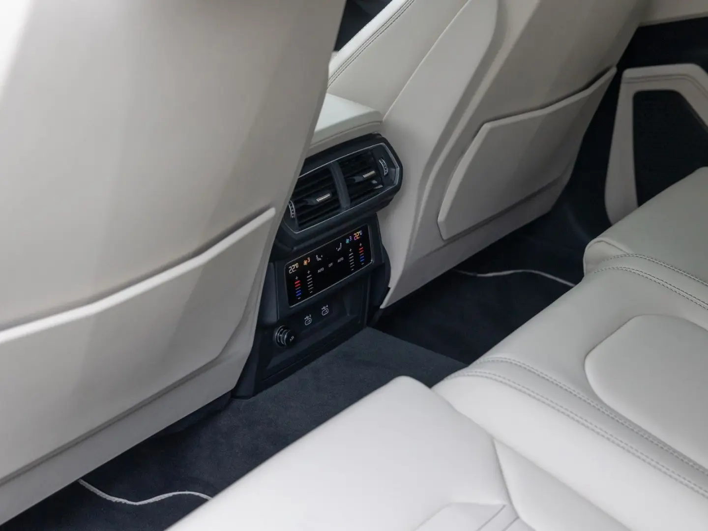 Urus SE   Viola Galaxias   Akrapovic   PPF