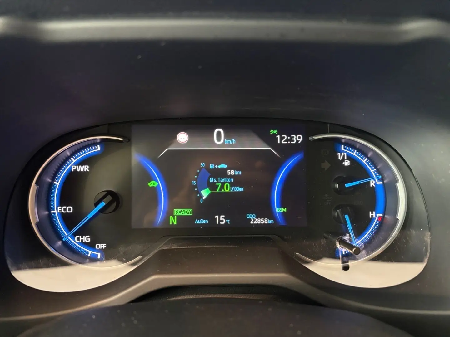 RAV 4 2.5 Hybrid Lounge 4x4  360 Navi LED JBL Ga