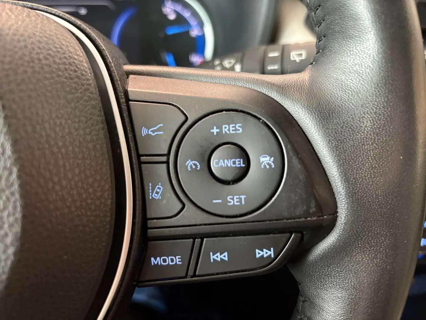 RAV 4 2.5 Hybrid Lounge 4x4  360 Navi LED JBL Ga