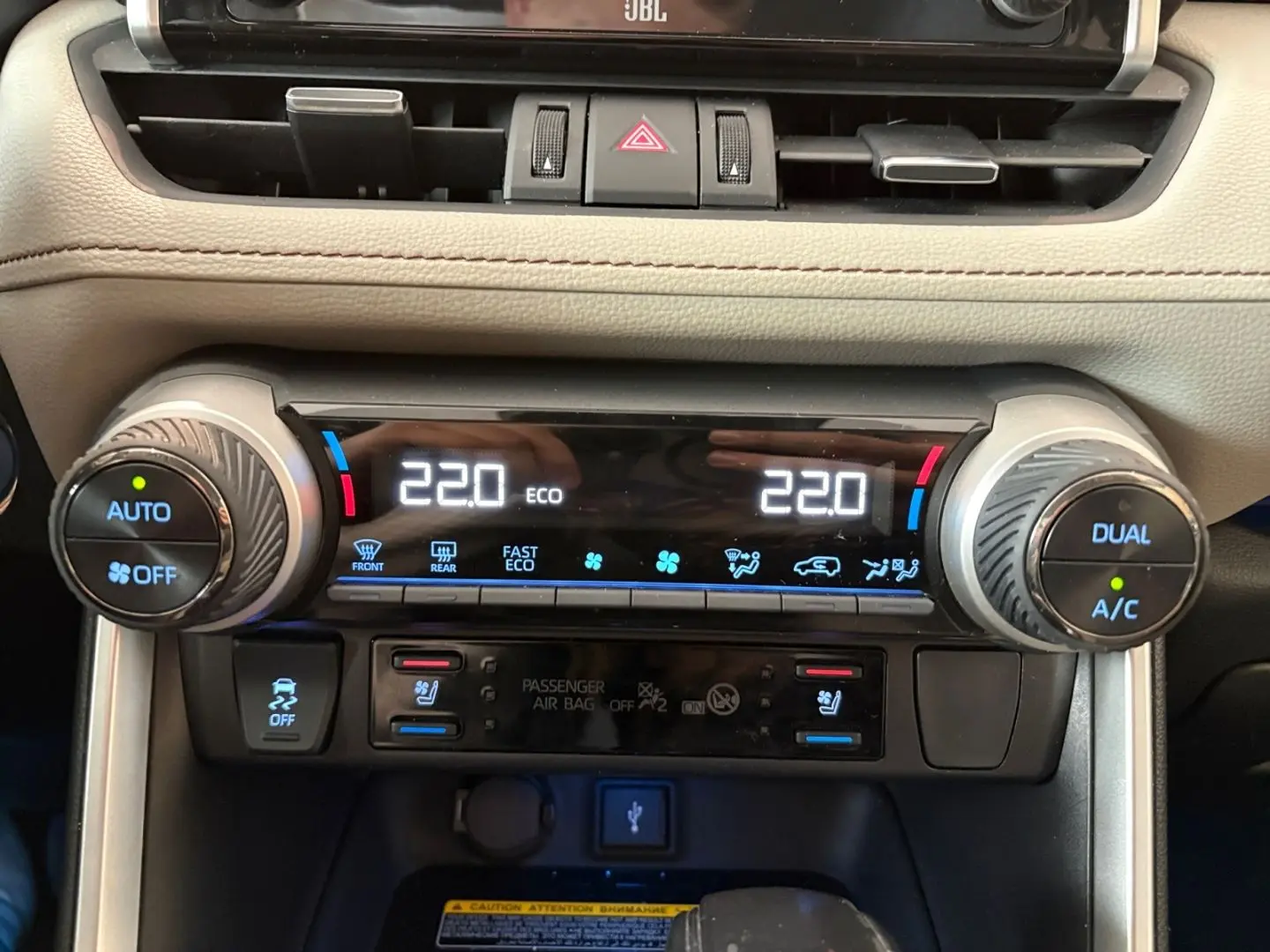 RAV 4 2.5 Hybrid Lounge 4x4  360 Navi LED JBL Ga