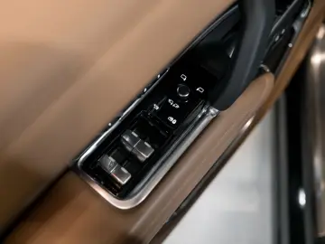 Range Rover P460e SE 24MY