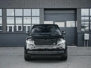 Range Rover P550e Autobiography SWB