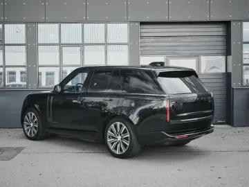 Range Rover P550e Autobiography SWB