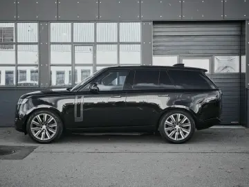 Range Rover P550e Autobiography SWB