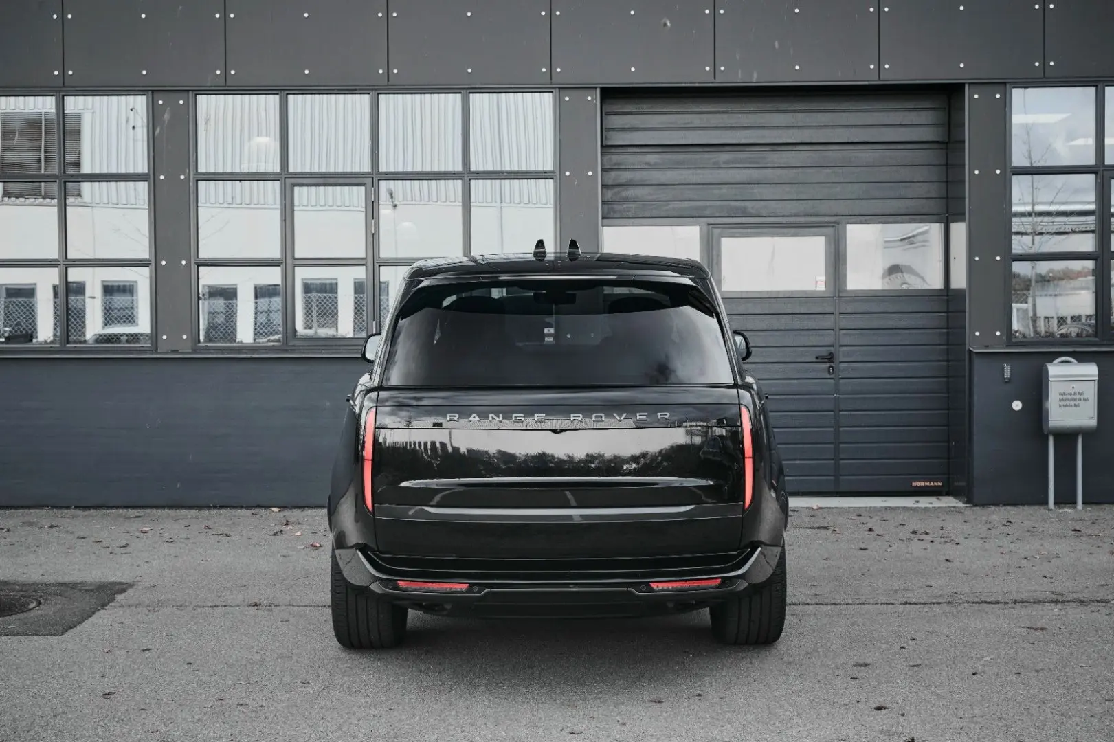 Range Rover P550e Autobiography SWB