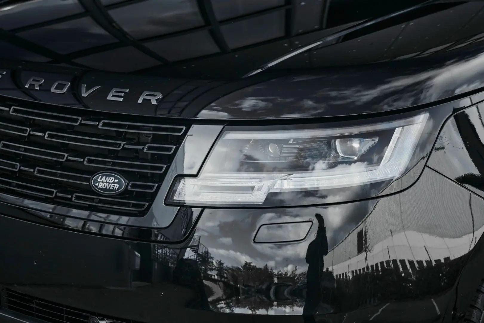 Range Rover P550e Autobiography SWB