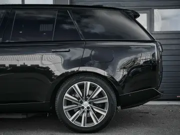 Range Rover P550e Autobiography SWB