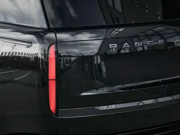 Range Rover P550e Autobiography SWB