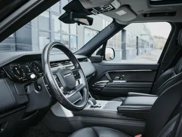 Range Rover P550e Autobiography SWB