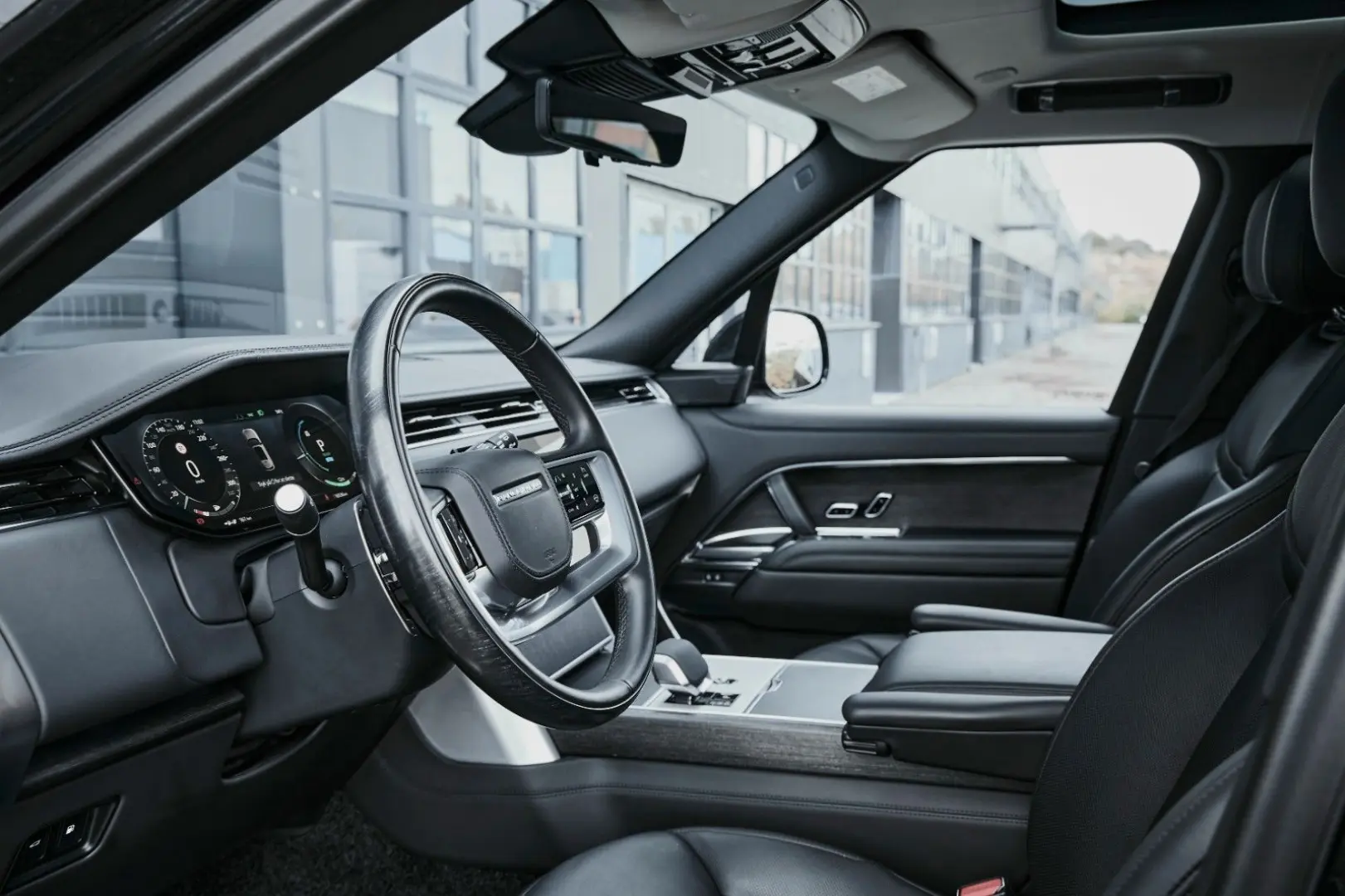 Range Rover P550e Autobiography SWB