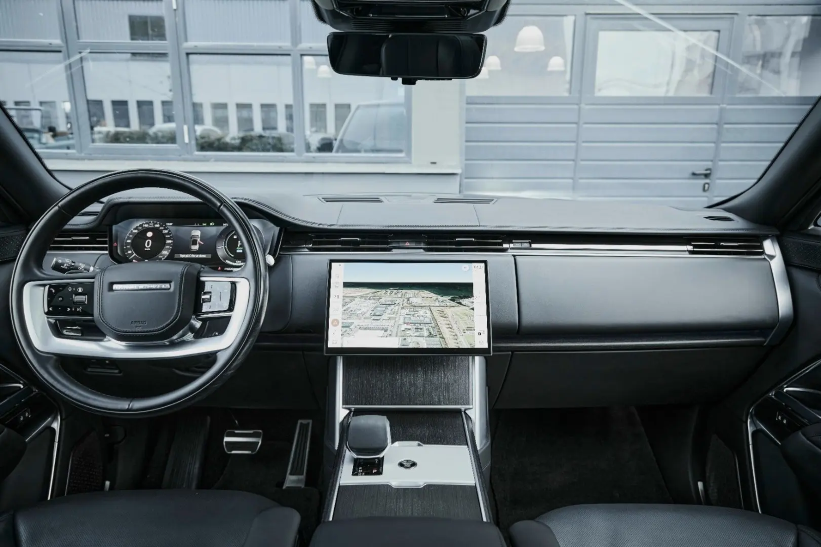 Range Rover P550e Autobiography SWB