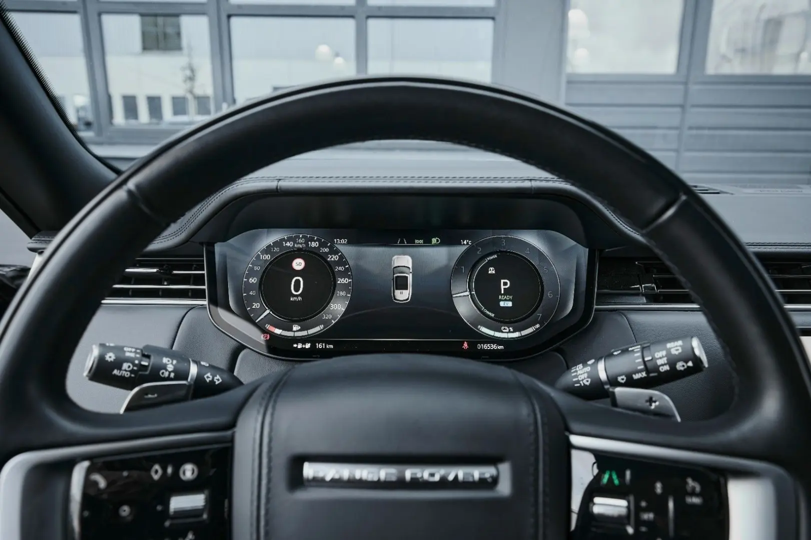 Range Rover P550e Autobiography SWB